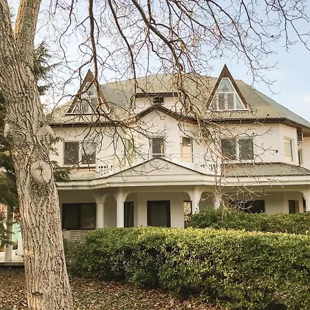 Five-bedroom Holiday In *